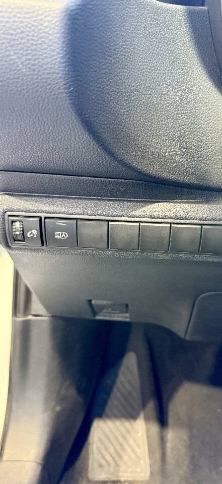 Toyota Corolla Vehicle Full-screen Gallery Image 17