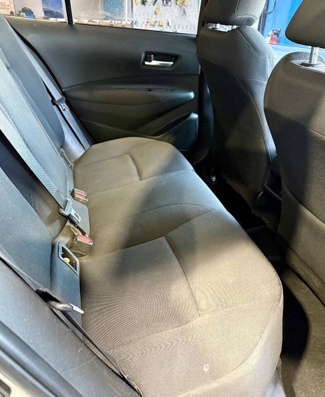 Toyota Corolla Vehicle Full-screen Gallery Image 18