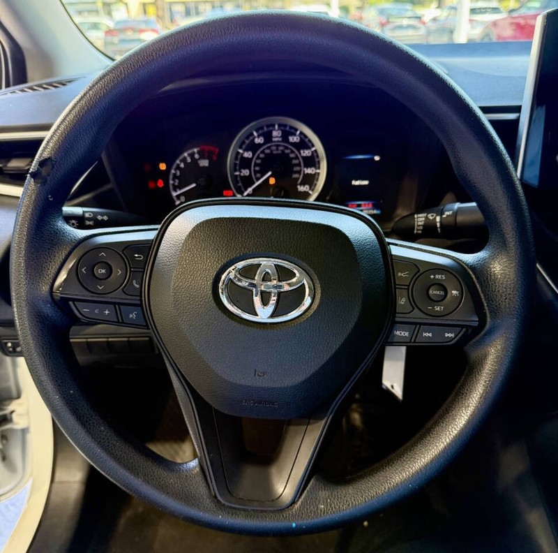 Toyota Corolla Vehicle Full-screen Gallery Image 10
