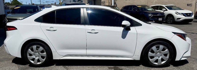 Toyota Corolla Vehicle Full-screen Gallery Image 11