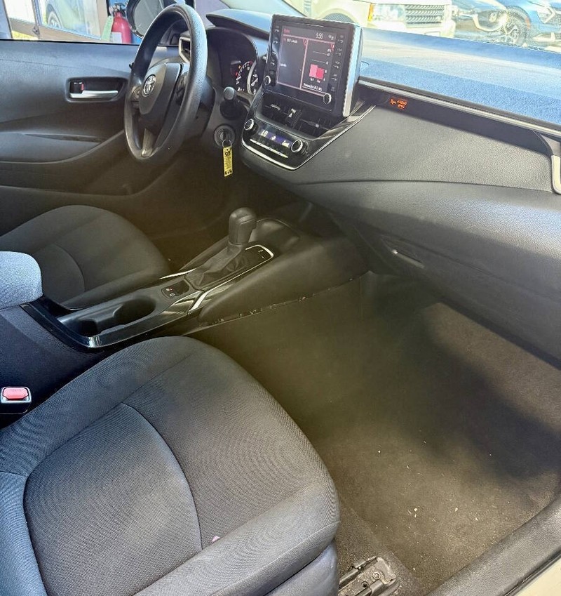 Toyota Corolla Vehicle Full-screen Gallery Image 19