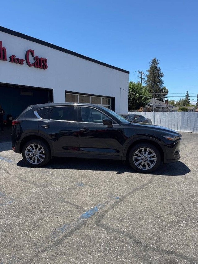 Mazda CX-5 Vehicle Full-screen Gallery Image 03