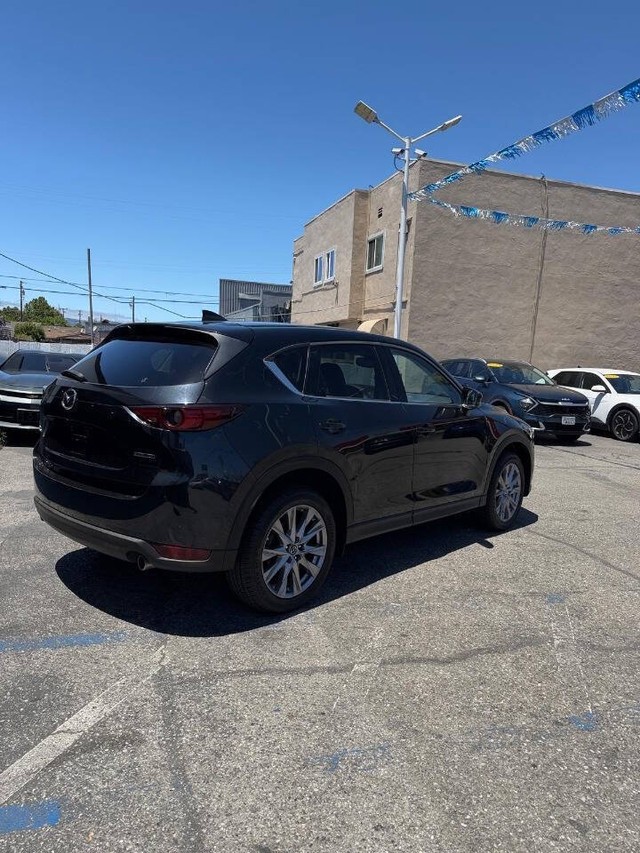 Mazda CX-5 Vehicle Full-screen Gallery Image 04