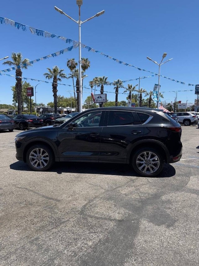 Mazda CX-5 Vehicle Full-screen Gallery Image 08