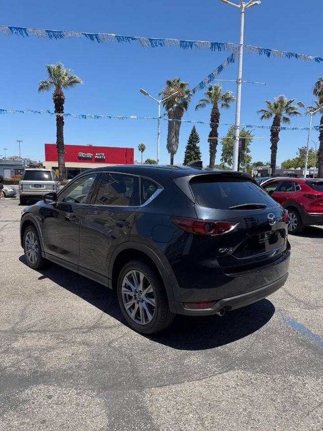 Mazda CX-5 Vehicle Full-screen Gallery Image 09