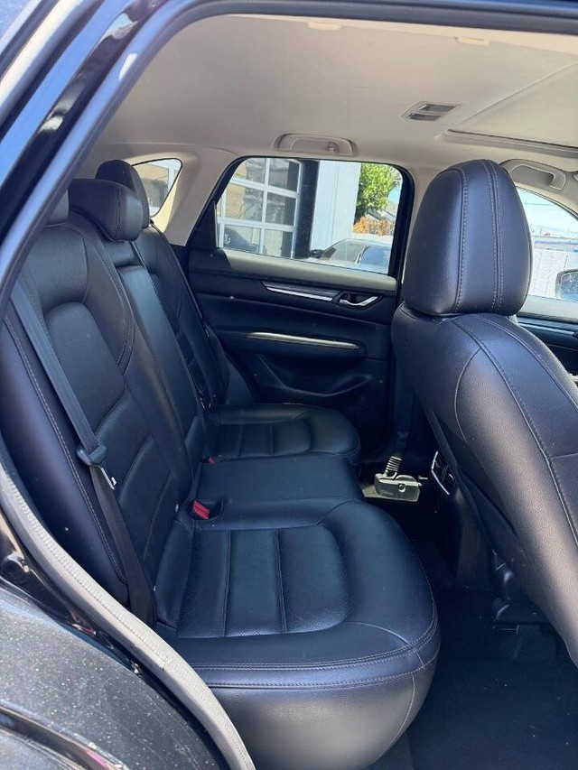 Mazda CX-5 Vehicle Full-screen Gallery Image 13