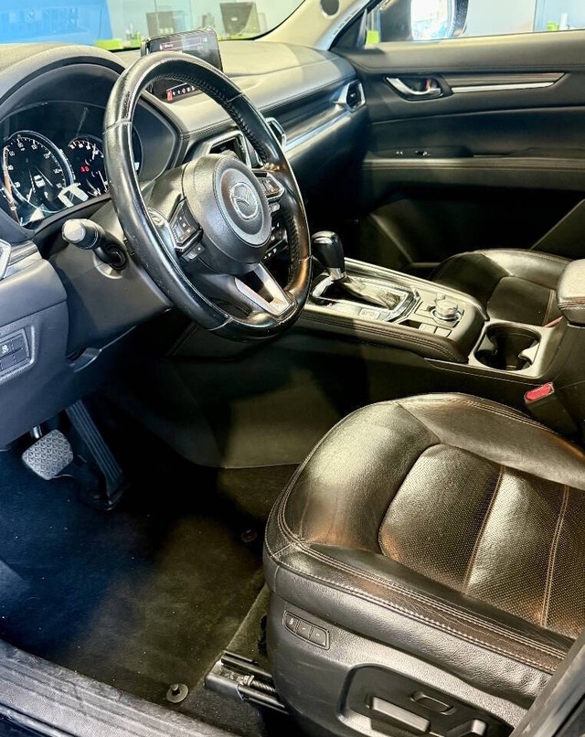Mazda CX-5 Vehicle Full-screen Gallery Image 14