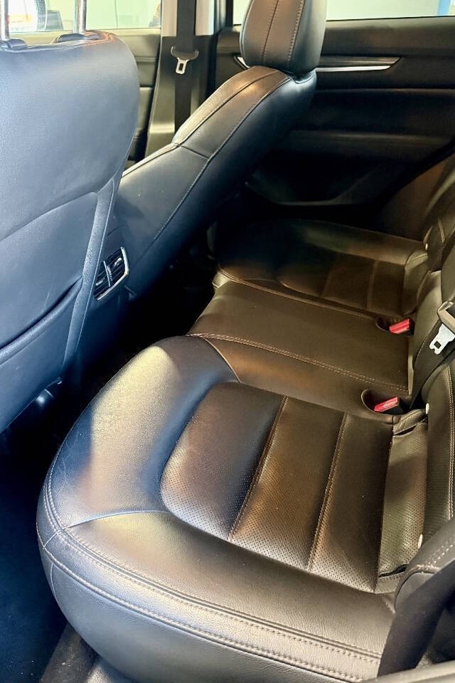 Mazda CX-5 Vehicle Full-screen Gallery Image 17