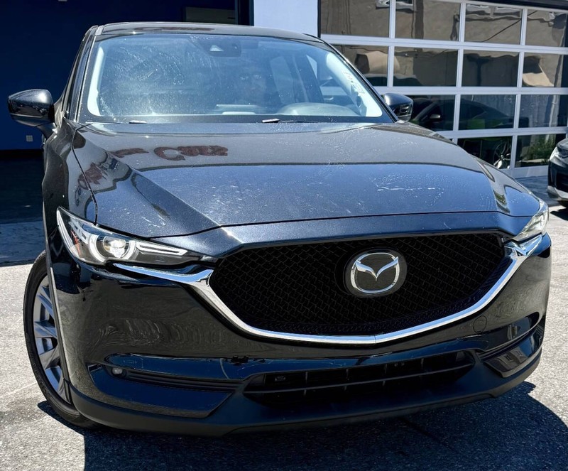 Mazda CX-5 Vehicle Full-screen Gallery Image 03