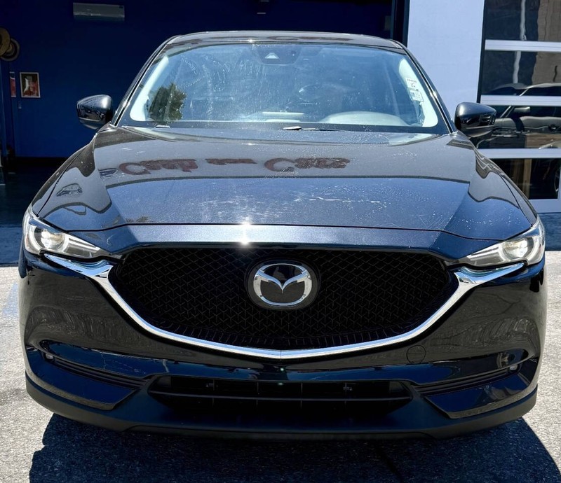 Mazda CX-5 Vehicle Full-screen Gallery Image 04