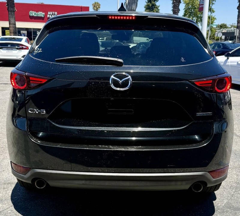 Mazda CX-5 Vehicle Full-screen Gallery Image 05