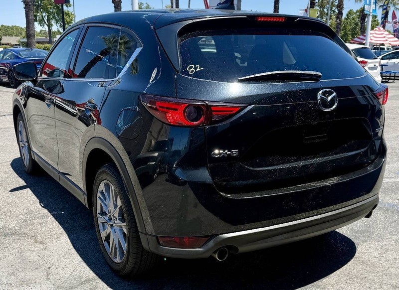 Mazda CX-5 Vehicle Full-screen Gallery Image 06