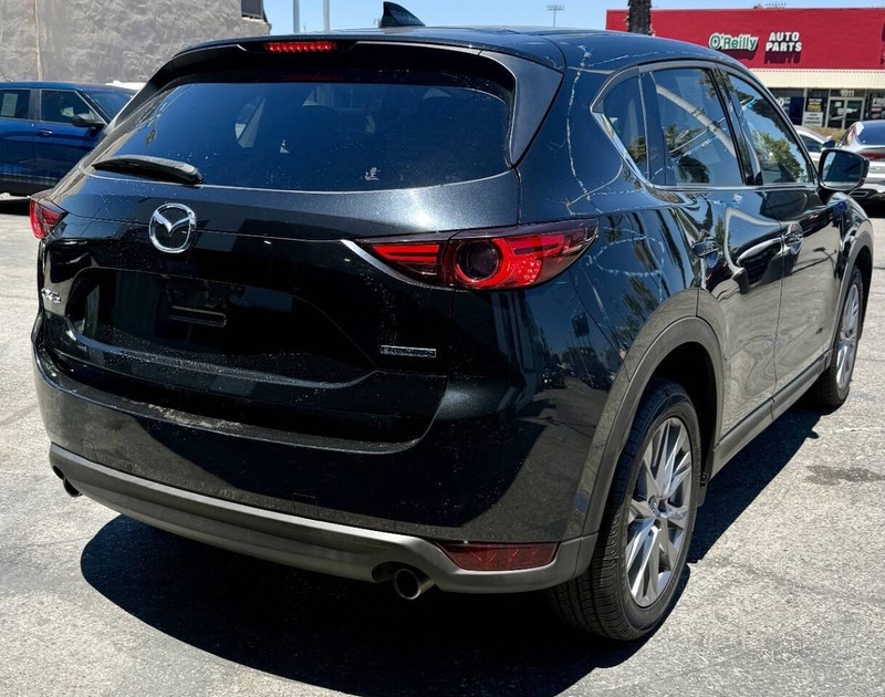 Mazda CX-5 Vehicle Full-screen Gallery Image 07