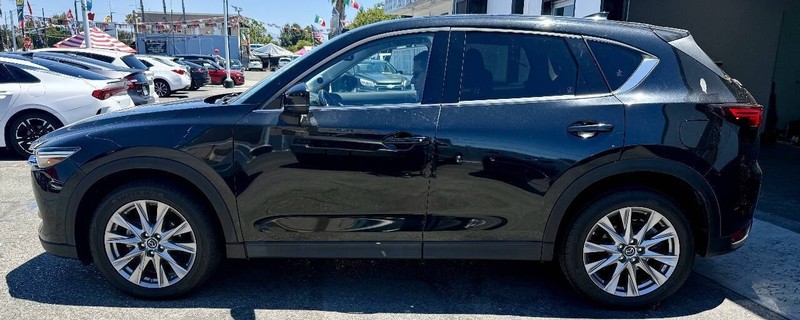 Mazda CX-5 Vehicle Full-screen Gallery Image 08