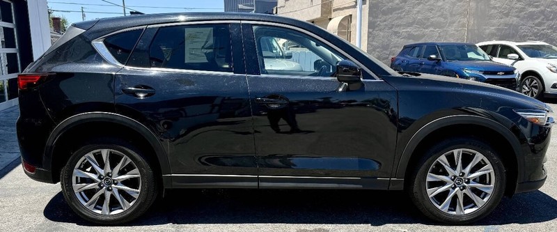 Mazda CX-5 Vehicle Full-screen Gallery Image 09