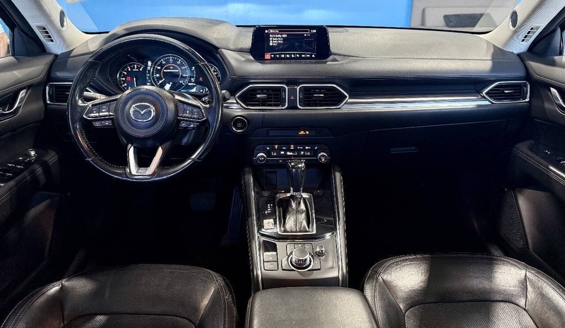 Mazda CX-5 Vehicle Full-screen Gallery Image 12