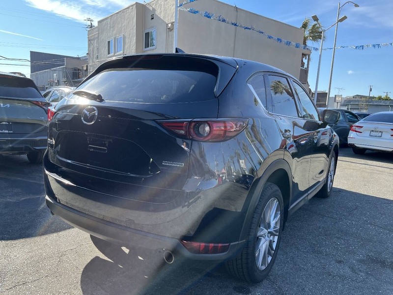 Mazda CX-5 Vehicle Full-screen Gallery Image 14
