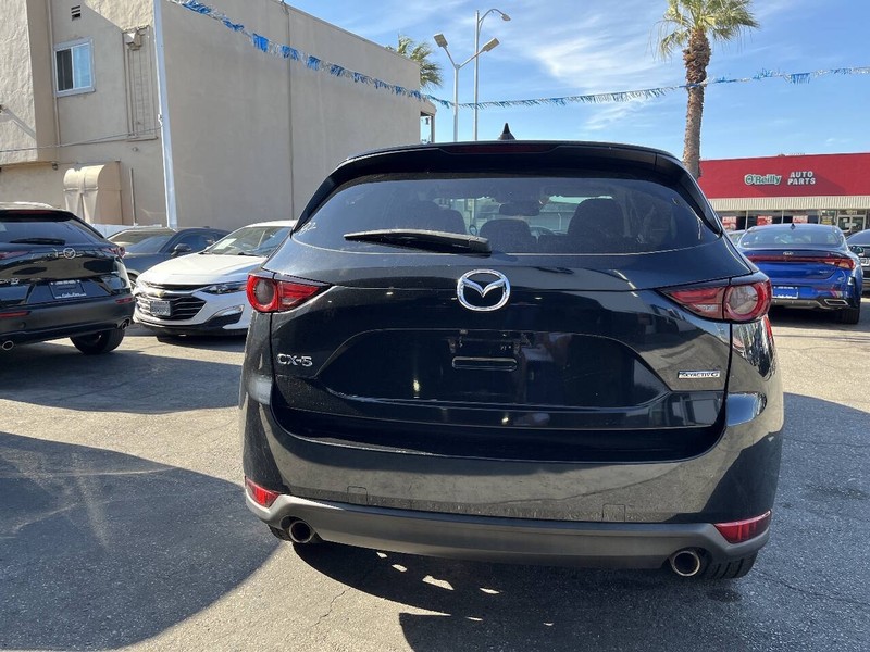 Mazda CX-5 Vehicle Full-screen Gallery Image 15