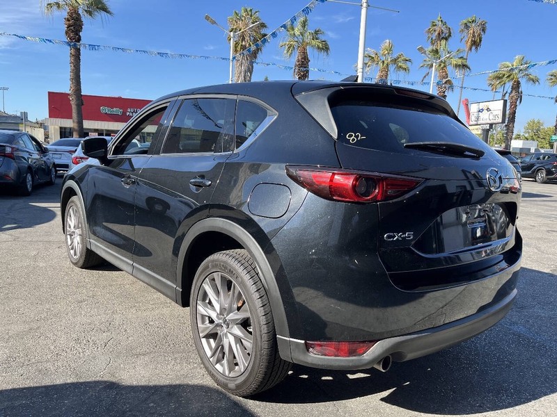 Mazda CX-5 Vehicle Full-screen Gallery Image 16