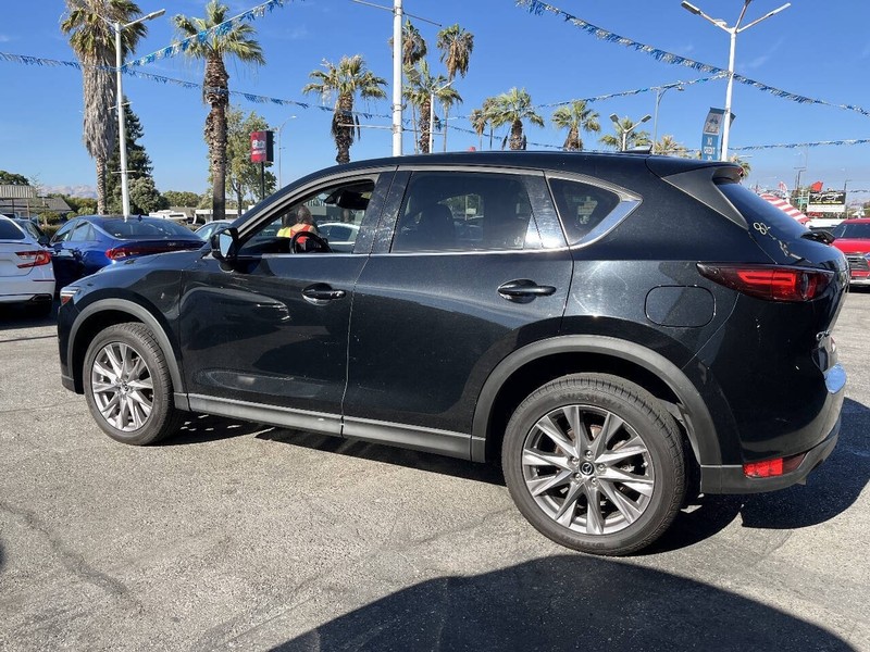 Mazda CX-5 Vehicle Full-screen Gallery Image 17