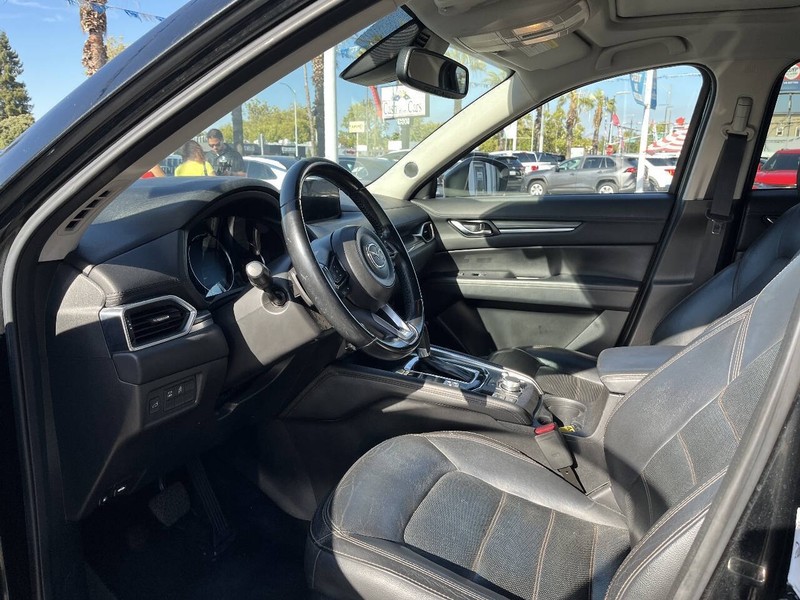 Mazda CX-5 Vehicle Full-screen Gallery Image 19