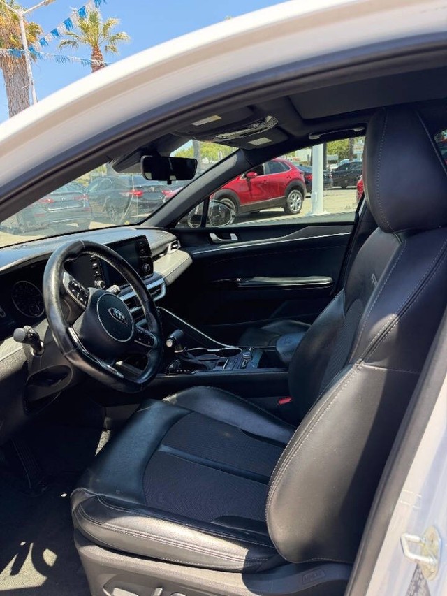 Kia K5 Vehicle Full-screen Gallery Image 10