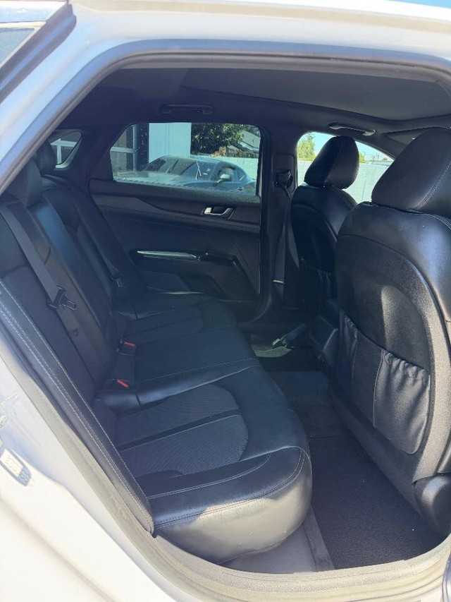Kia K5 Vehicle Full-screen Gallery Image 12
