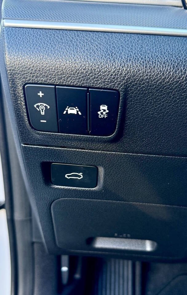 Kia K5 Vehicle Full-screen Gallery Image 14