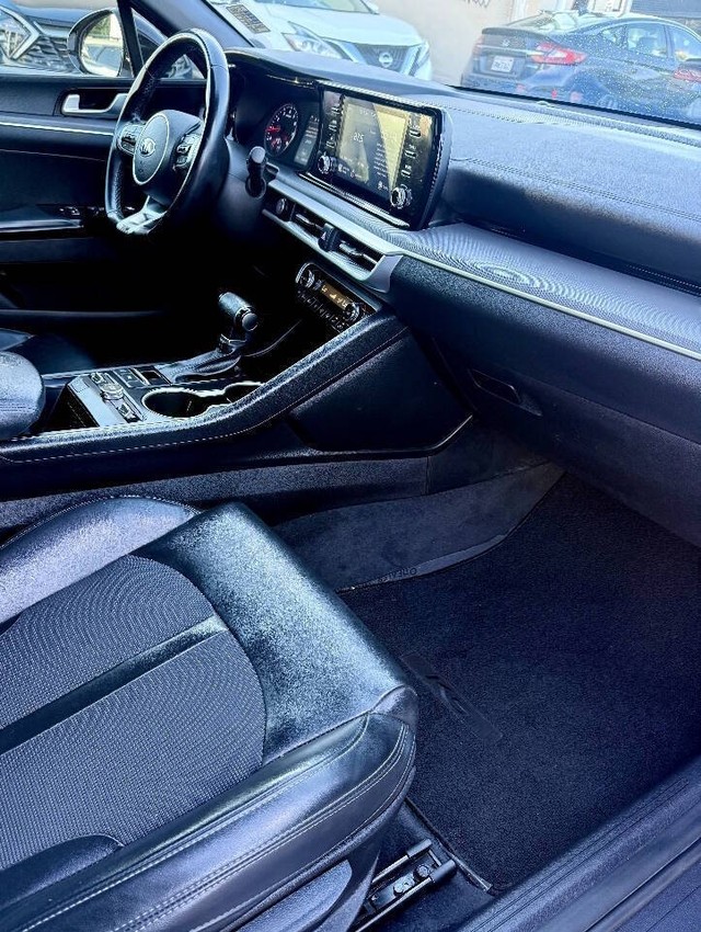 Kia K5 Vehicle Full-screen Gallery Image 17