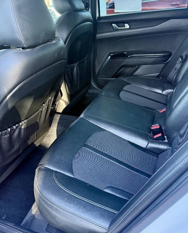Kia K5 Vehicle Full-screen Gallery Image 18