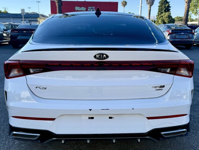 Kia K5 Vehicle Full-screen Gallery Image 05