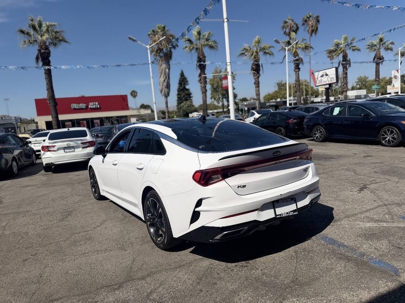 Kia K5 Vehicle Full-screen Gallery Image 17