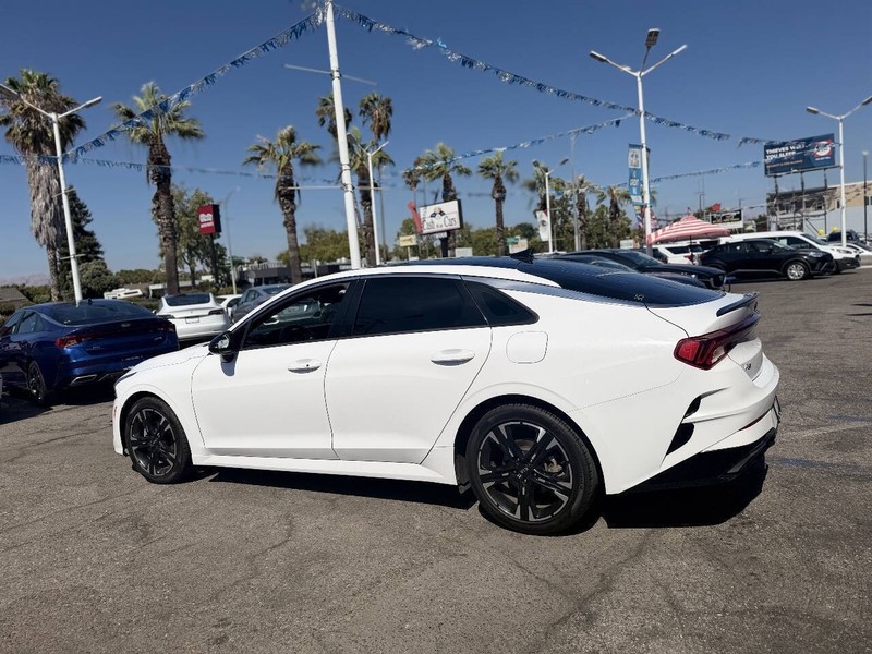 Kia K5 Vehicle Full-screen Gallery Image 18