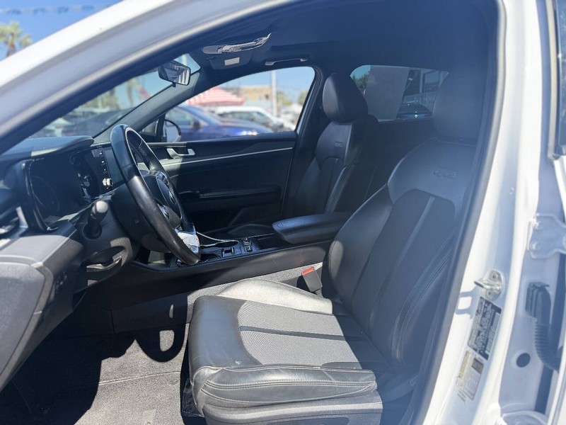 Kia K5 Vehicle Full-screen Gallery Image 20