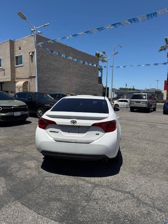 Toyota Corolla Vehicle Full-screen Gallery Image 11