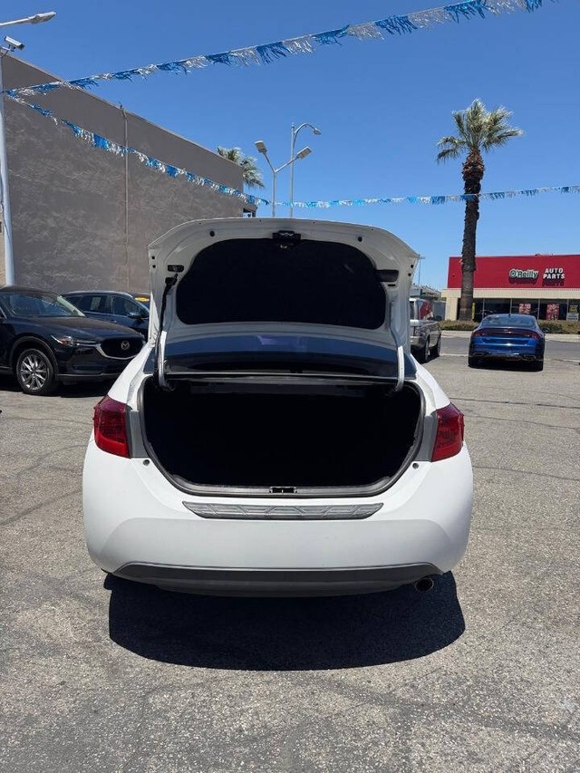 Toyota Corolla Vehicle Full-screen Gallery Image 13