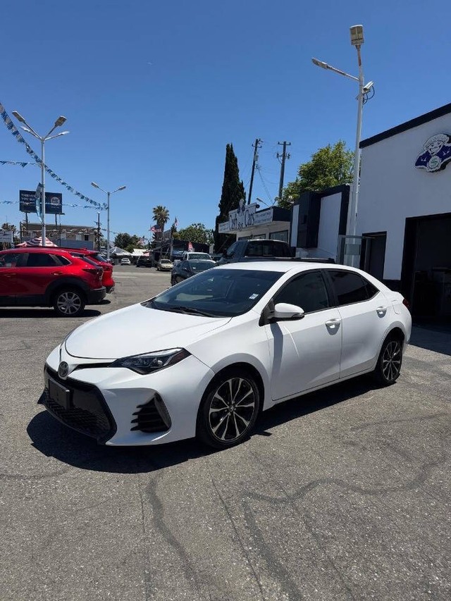 Toyota Corolla Vehicle Full-screen Gallery Image 17