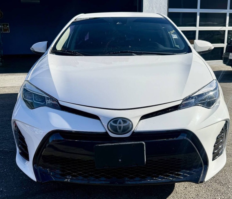 Toyota Corolla Vehicle Full-screen Gallery Image 04