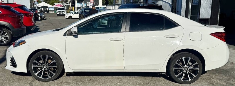 Toyota Corolla Vehicle Full-screen Gallery Image 07