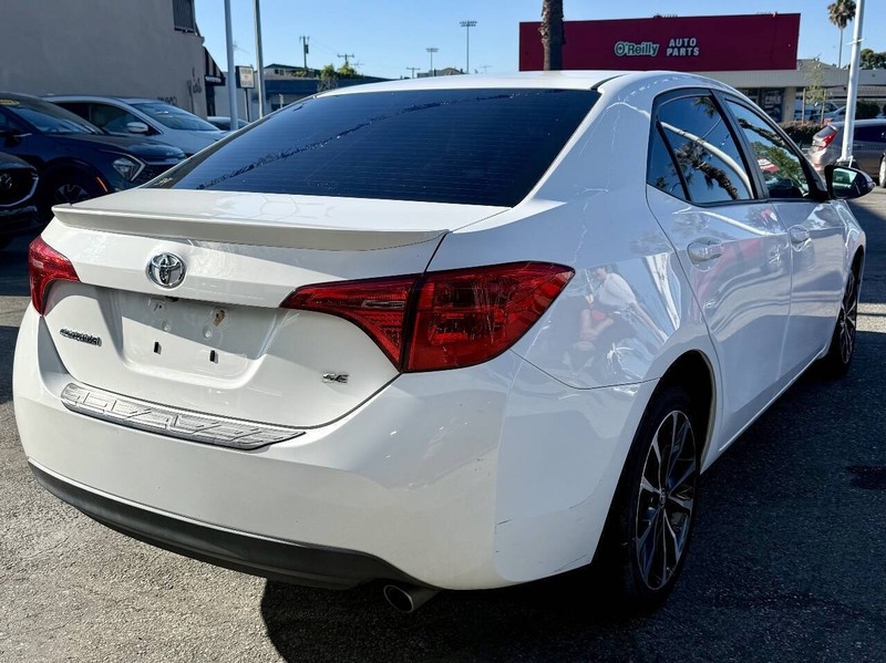 Toyota Corolla Vehicle Full-screen Gallery Image 08