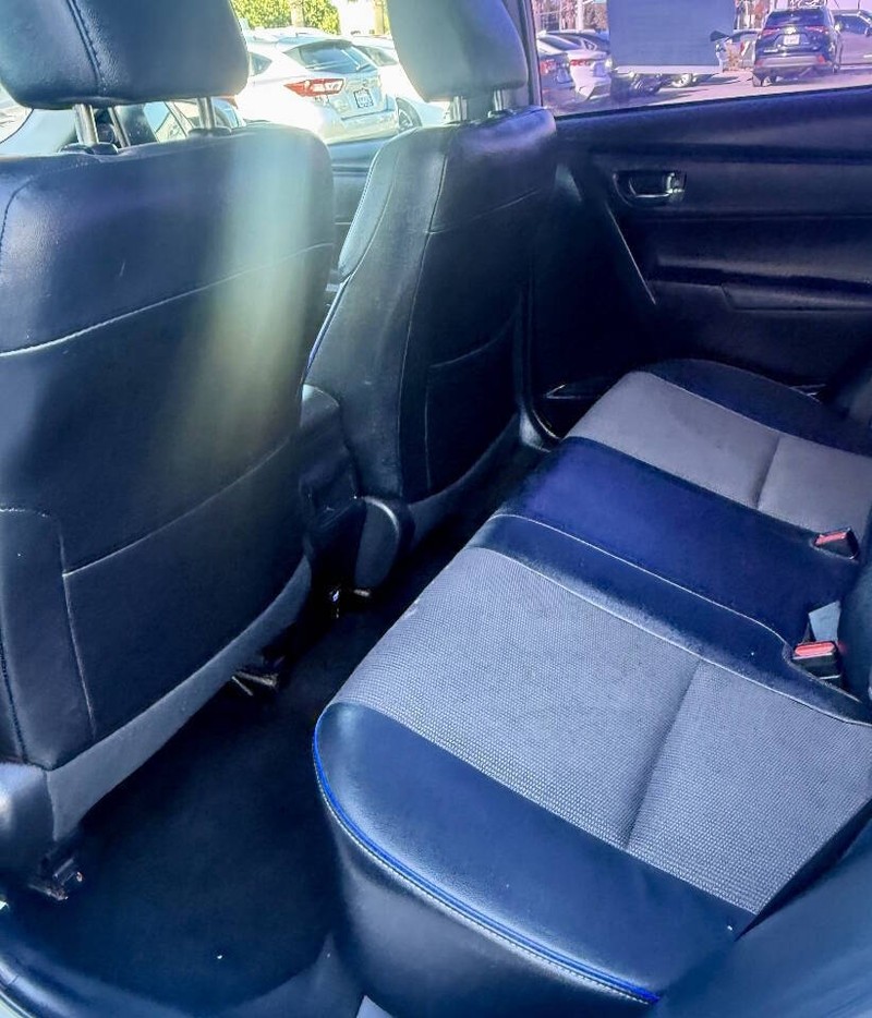 Toyota Corolla Vehicle Full-screen Gallery Image 19
