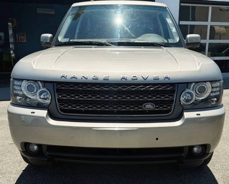 Land Rover Range Rover Vehicle Full-screen Gallery Image 04