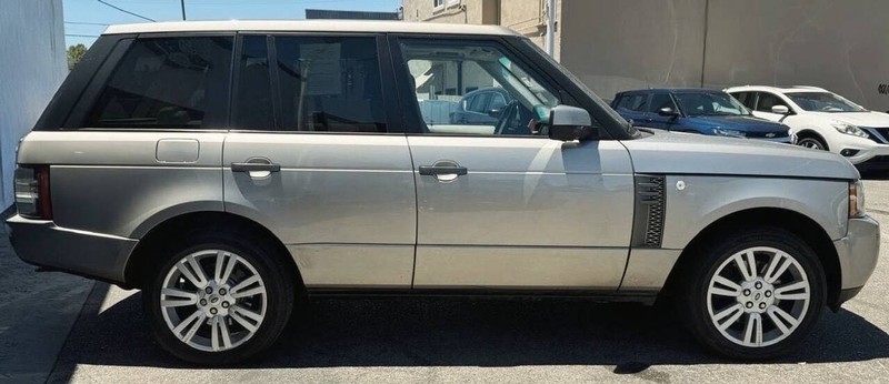 Land Rover Range Rover Vehicle Full-screen Gallery Image 09