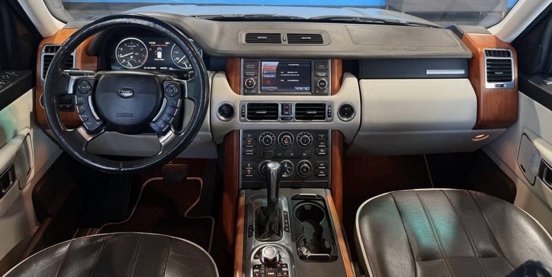 Land Rover Range Rover Vehicle Full-screen Gallery Image 12