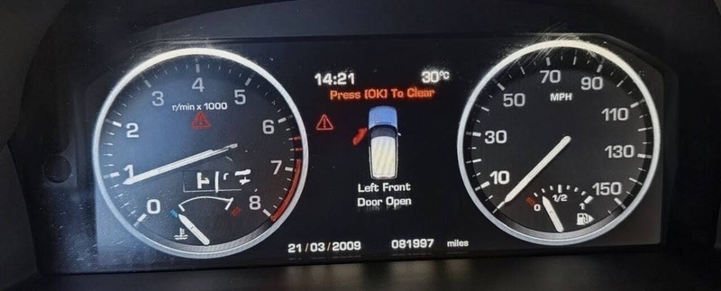 Land Rover Range Rover Vehicle Full-screen Gallery Image 13