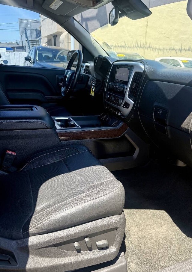 GMC Sierra 1500 Vehicle Full-screen Gallery Image 13