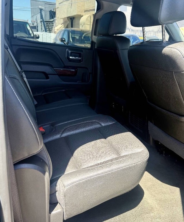 GMC Sierra 1500 Vehicle Full-screen Gallery Image 14