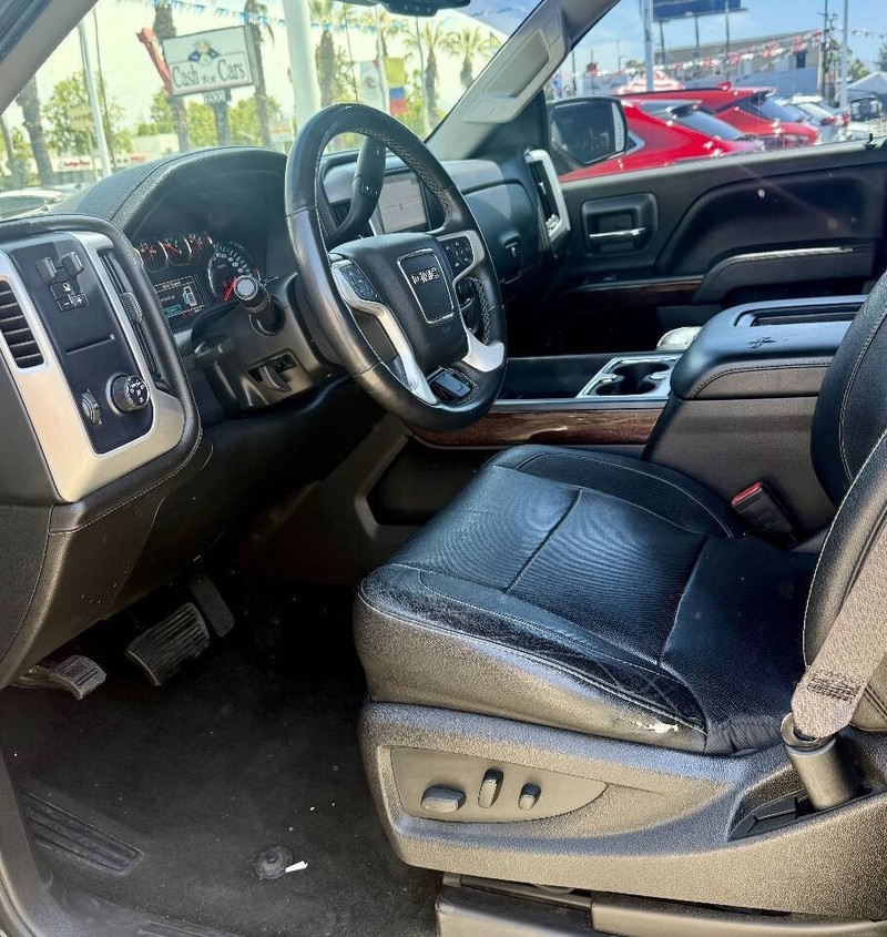 GMC Sierra 1500 Vehicle Full-screen Gallery Image 12
