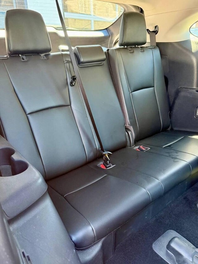 Toyota Highlander Vehicle Full-screen Gallery Image 08