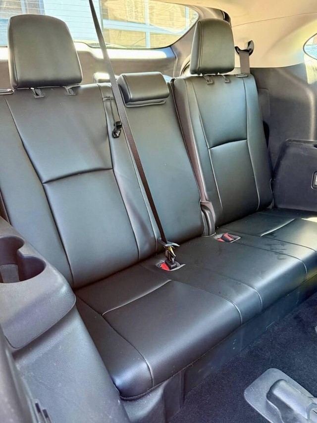 Toyota Highlander Vehicle Full-screen Gallery Image 15